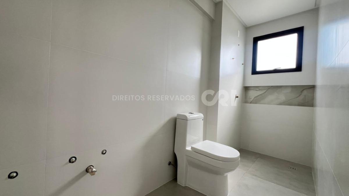 Apartamento com 3 suítes Villa Del Fiume na Meia Praia em Itapema