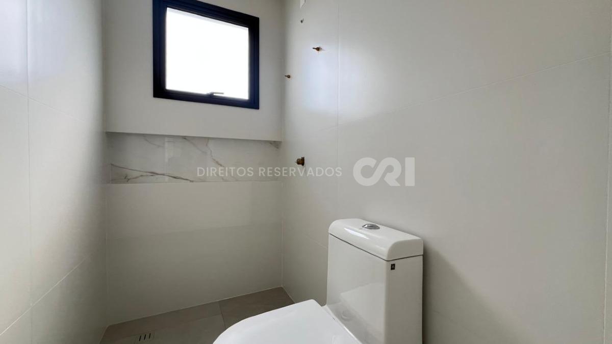 Apartamento com 3 suítes Villa Del Fiume na Meia Praia em Itapema