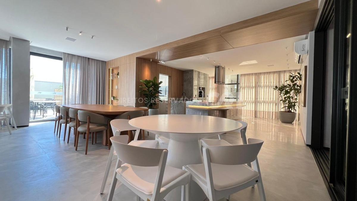 Apartamento com 3 suítes Villa Del Fiume na Meia Praia em Itapema