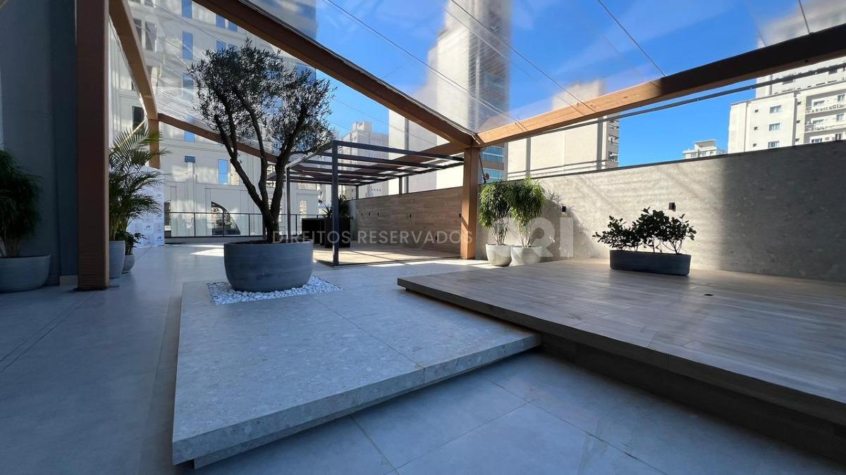 Apartamento com 3 suítes Villa Del Fiume na Meia Praia em Itapema