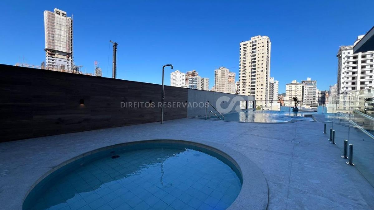 Apartamento com 3 suítes Villa Del Fiume na Meia Praia em Itapema