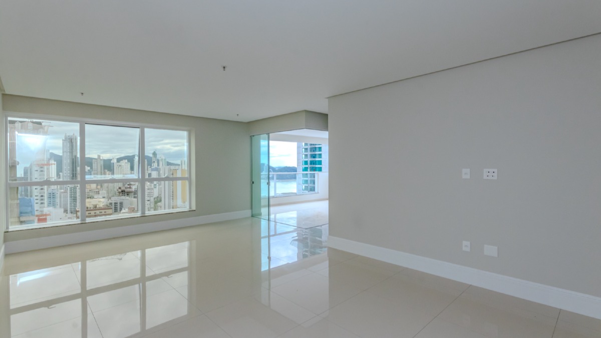 Apartamento com 4 suítes no La Belle Tour no Centro de Balneário Camboriú