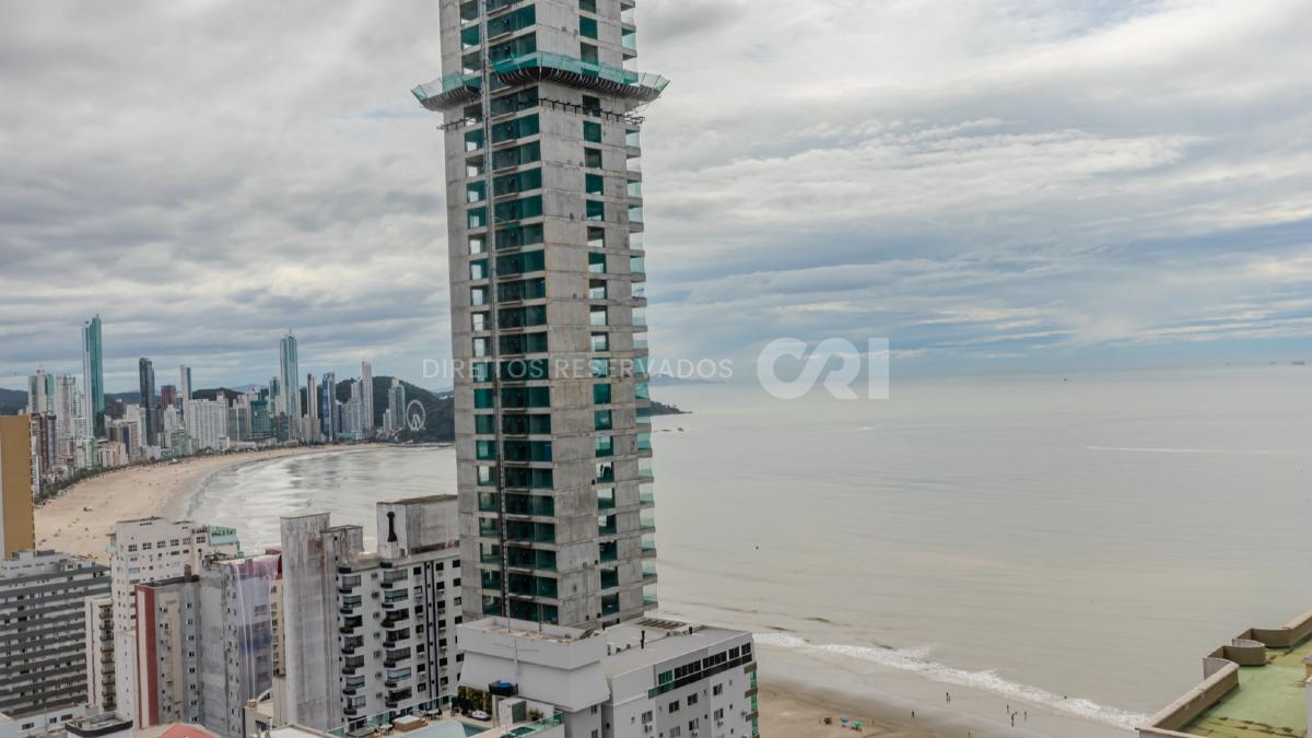 Apartamento com 4 suítes no La Belle Tour no Centro de Balneário Camboriú