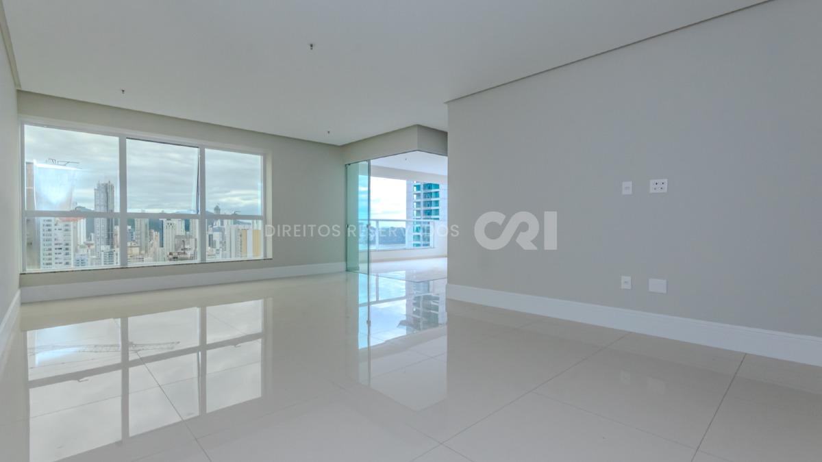 Apartamento com 4 suítes no La Belle Tour no Centro de Balneário Camboriú