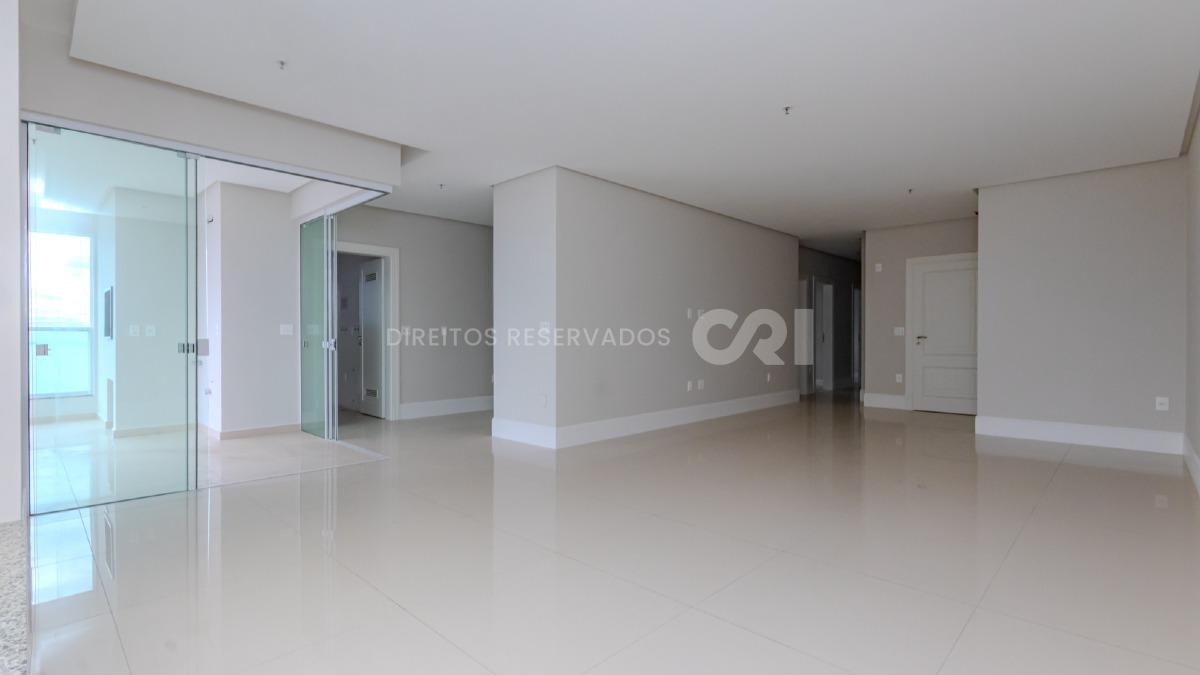 Apartamento com 4 suítes no La Belle Tour no Centro de Balneário Camboriú