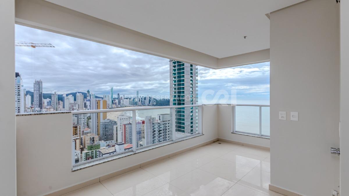 Apartamento com 4 suítes no La Belle Tour no Centro de Balneário Camboriú