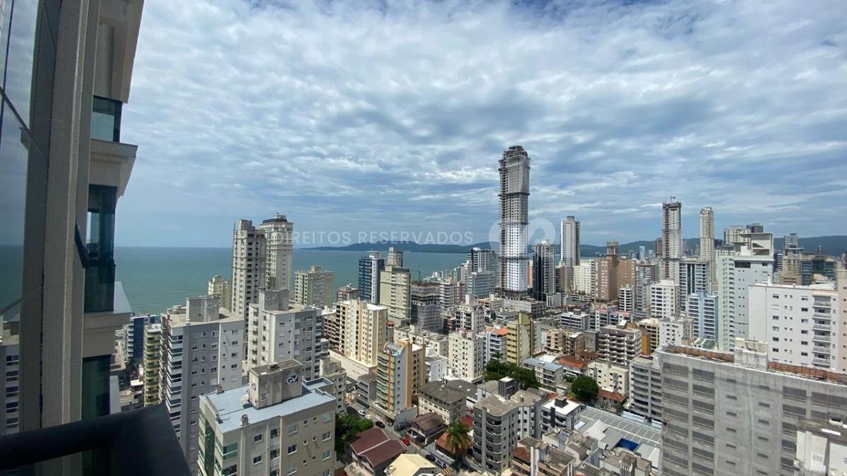Apartamento com 3 suítes no Greta Palace Residence na Meia Praia em Itapema