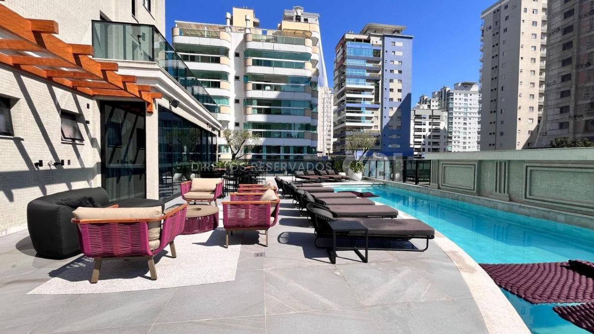 Apartamento com 3 suítes no Greta Palace Residence na Meia Praia em Itapema