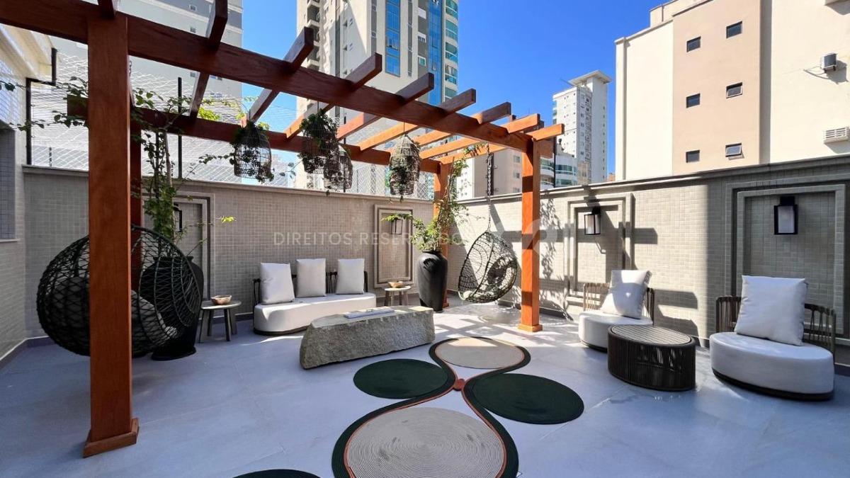 Apartamento com 3 suítes no Greta Palace Residence na Meia Praia em Itapema