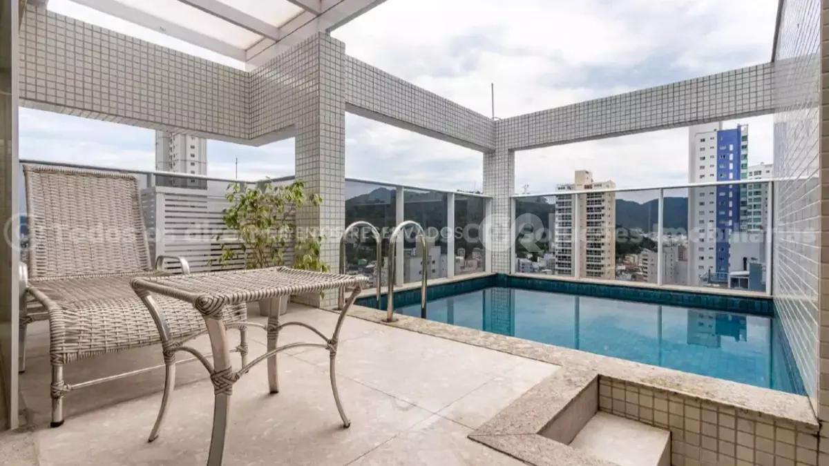 Cobertura com 4 suítes no Edifício Dresden no Centro de Balneário Camboriú