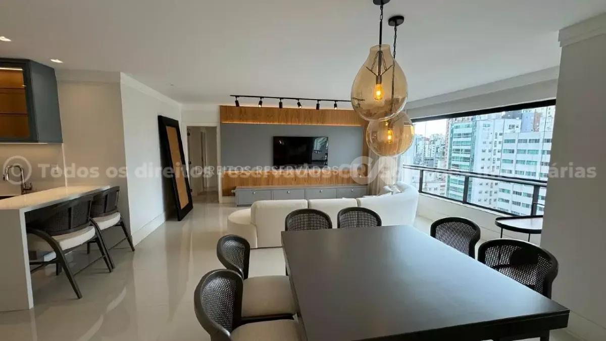 Apartamento com 3 suítes no Edifício Merithamon no Centro de Balneário Camboriú