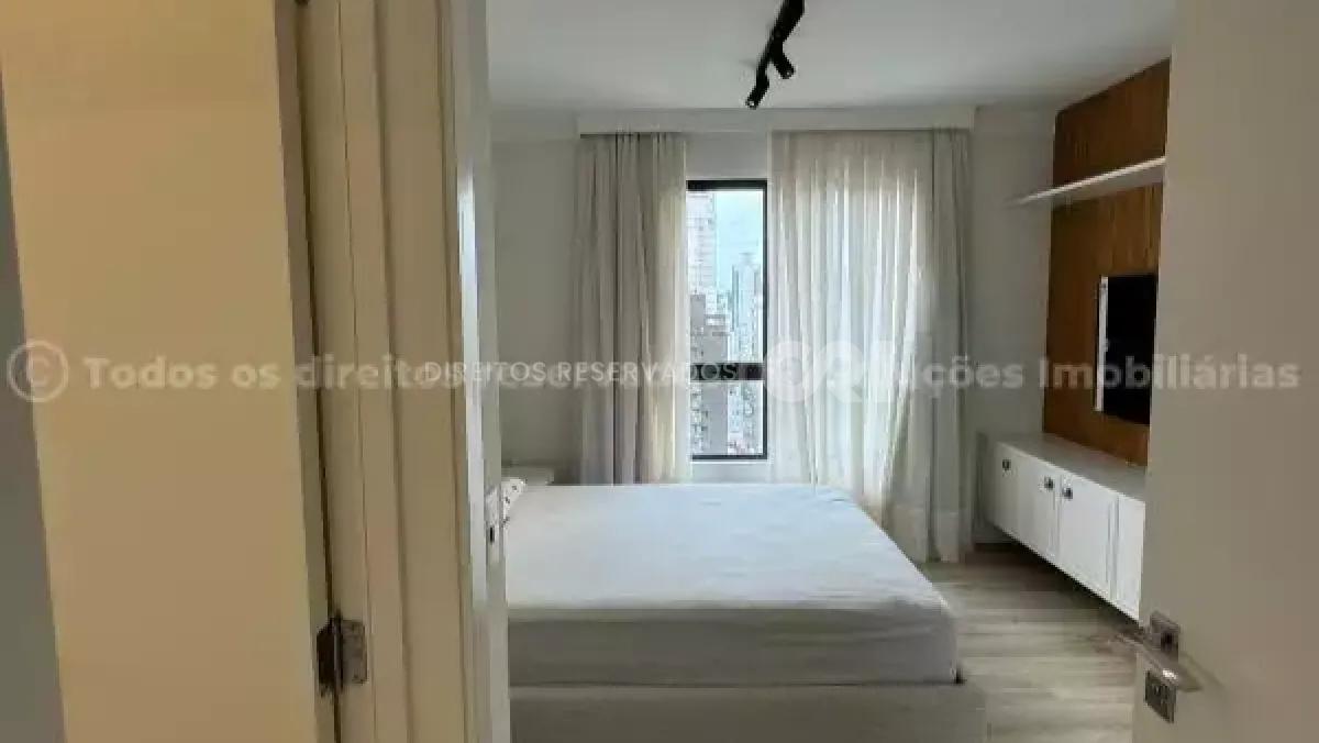 Apartamento com 3 suítes no Edifício Merithamon no Centro de Balneário Camboriú