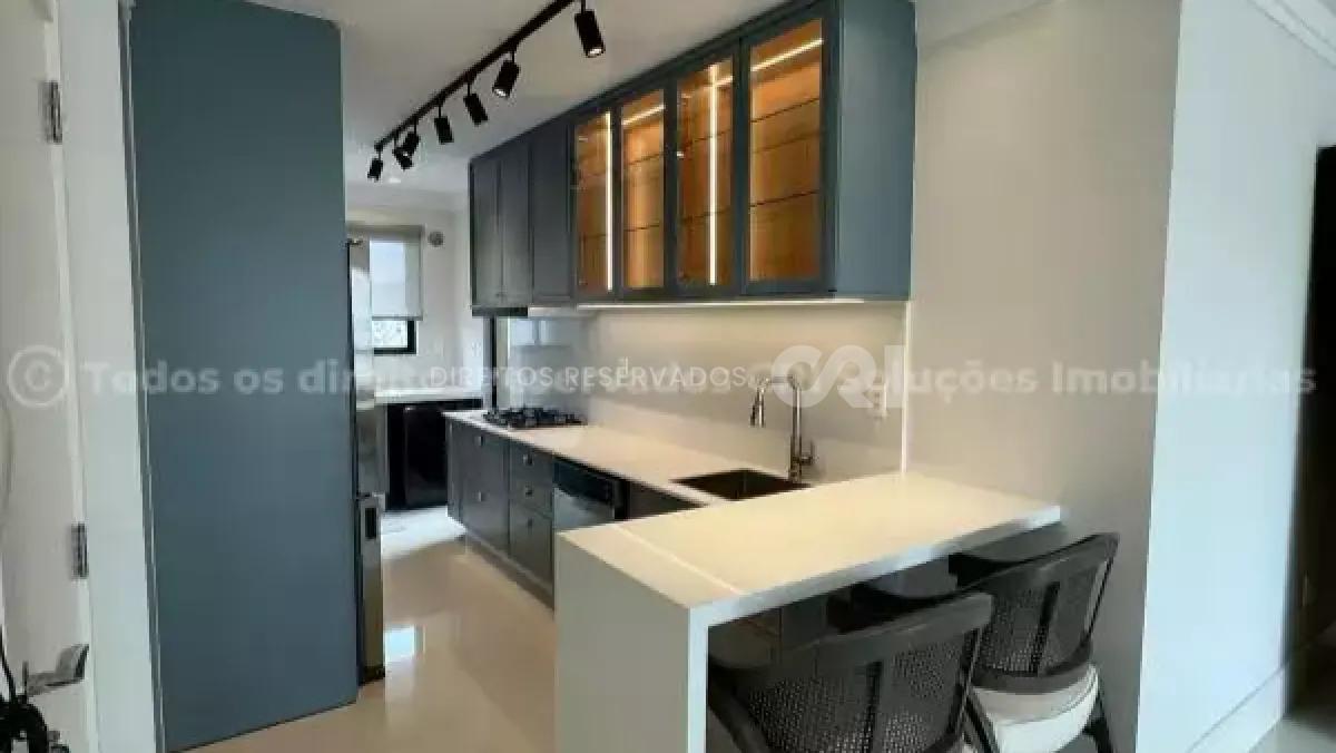 Apartamento com 3 suítes no Edifício Merithamon no Centro de Balneário Camboriú