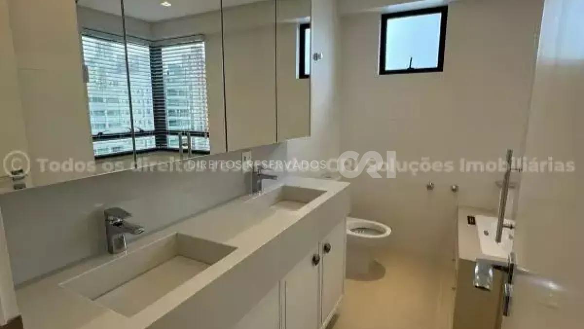 Apartamento com 3 suítes no Edifício Merithamon no Centro de Balneário Camboriú