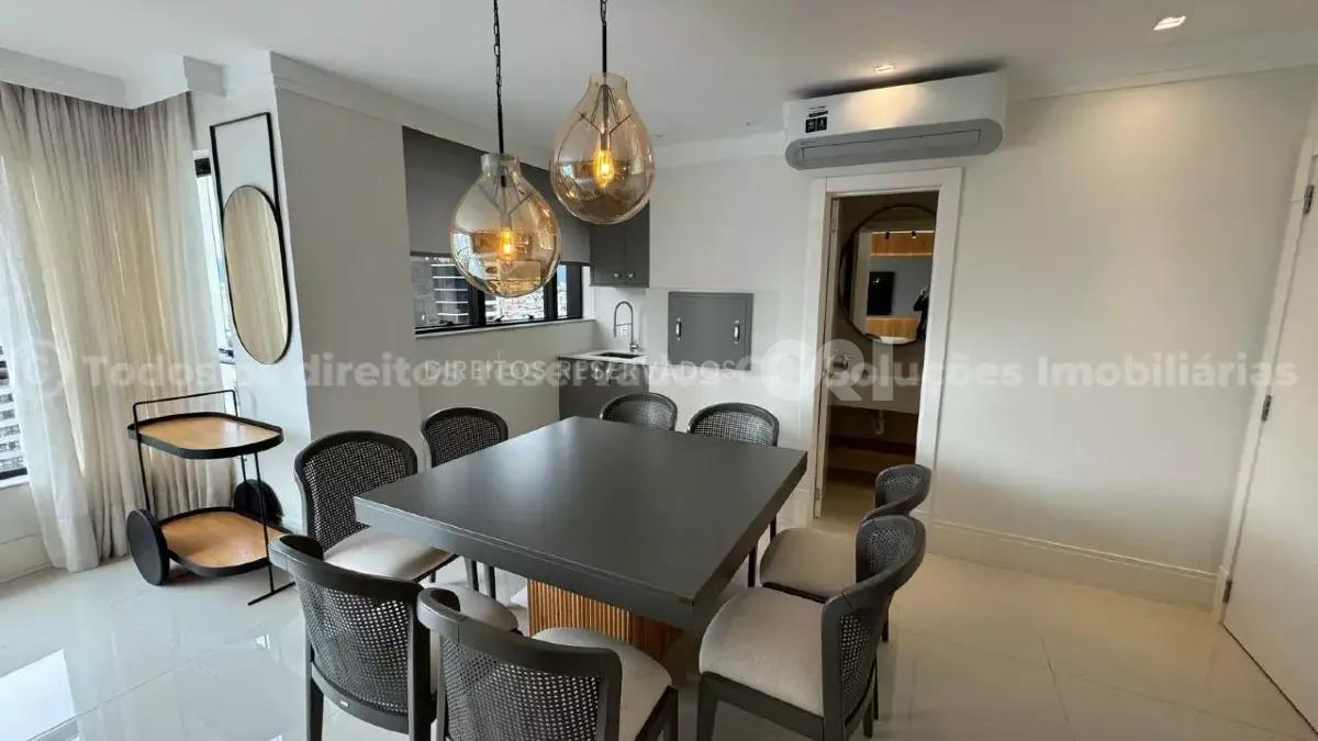 Apartamento com 3 suítes no Edifício Merithamon no Centro de Balneário Camboriú