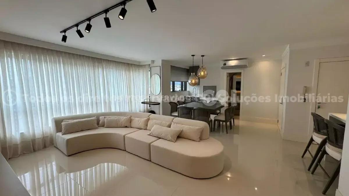 Apartamento com 3 suítes no Edifício Merithamon no Centro de Balneário Camboriú