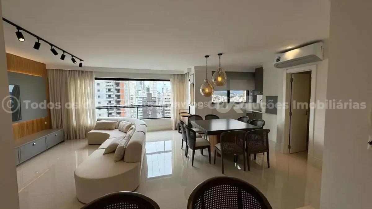Apartamento com 3 suítes no Edifício Merithamon no Centro de Balneário Camboriú