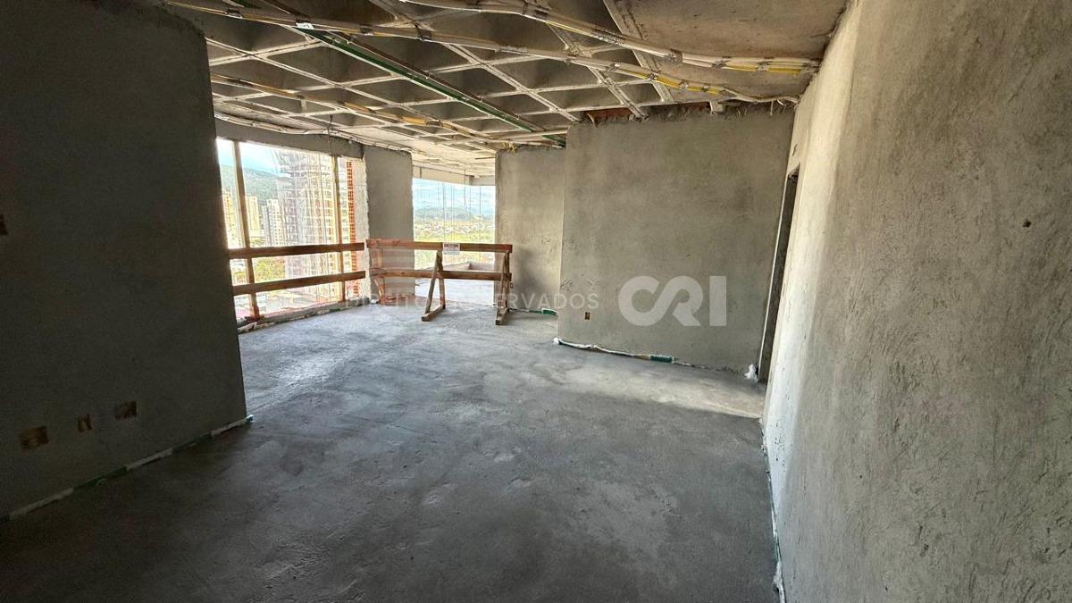 Apartamento com 4 Suítes no edifício Thiesen Residence na Meia Praia em Itapema