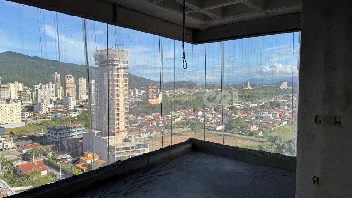 Apartamento com 4 Suítes no edifício Thiesen Residence na Meia Praia em Itapema
