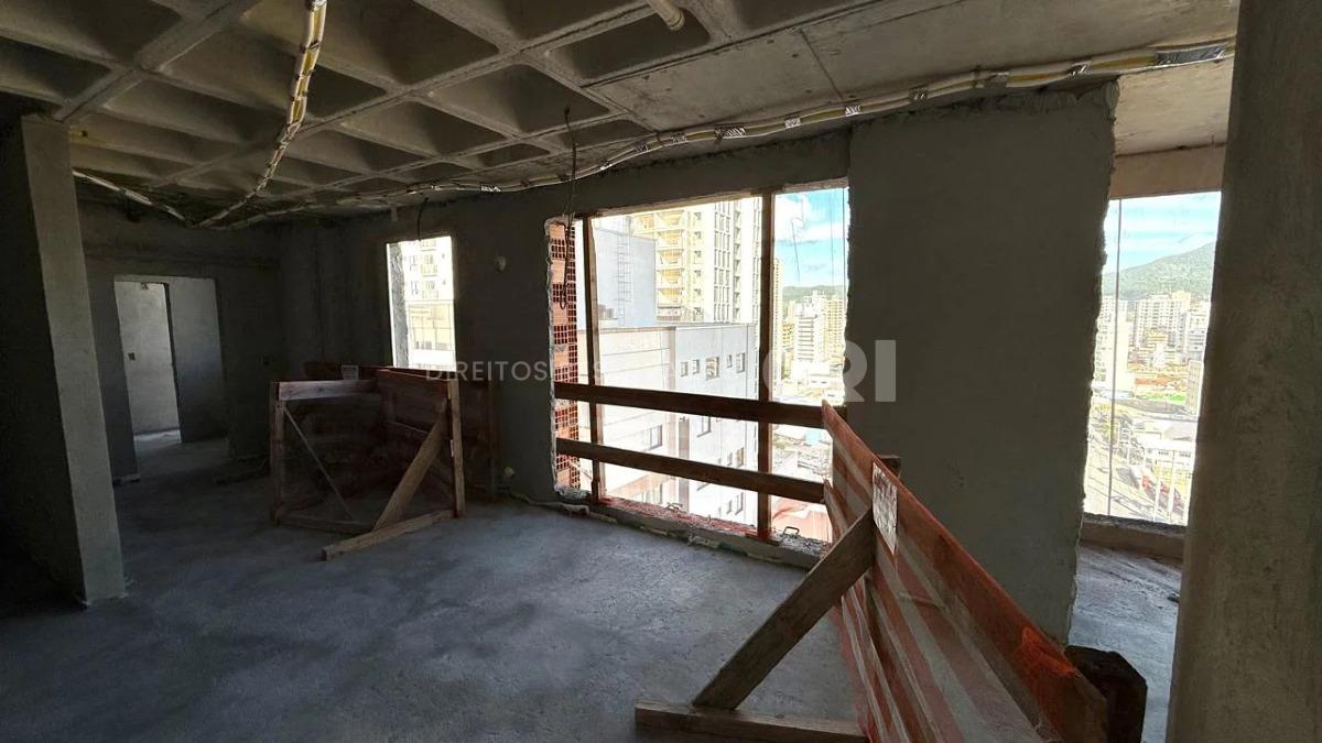Apartamento com 4 Suítes no edifício Thiesen Residence na Meia Praia em Itapema