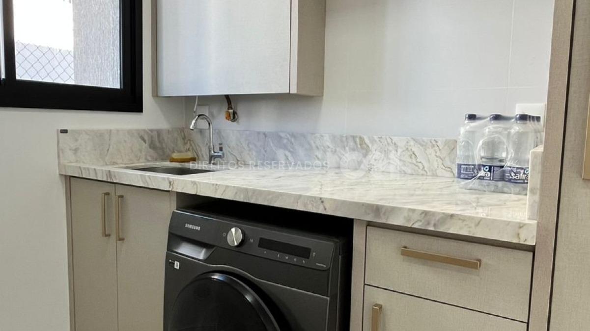 Apartamento com 3 Suítes no Fiori Del Mare na Meia Praia, Itapema