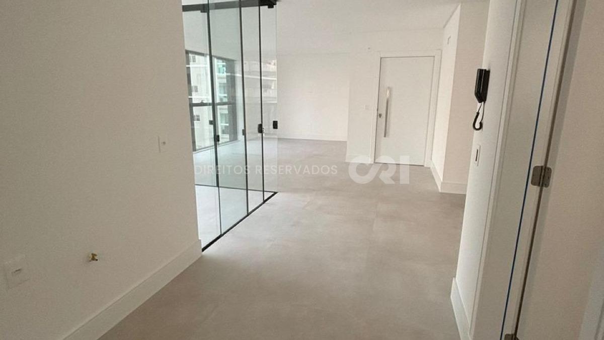 Apartamento com 3 Suítes, 132m² no Fiori Del Mare na Meia Praia em Itapema