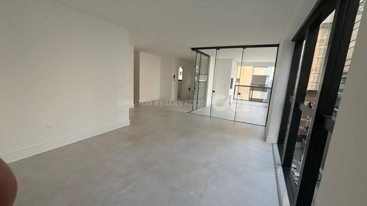 Apartamento com 3 Suítes, 132m² no Fiori Del Mare na Meia Praia em Itapema