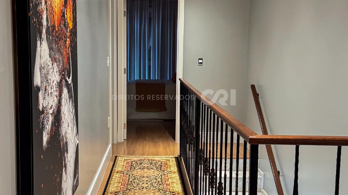 Apartamento duplex com 4 suítes no Edifício Marie Antoniette na Meia Praia em Itapema