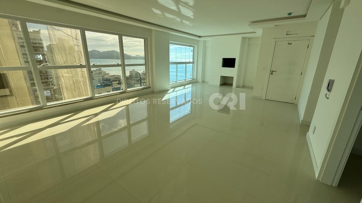 Apartamento com 4 suítes no Grand Provence Residence na Meia Praia em Itapema