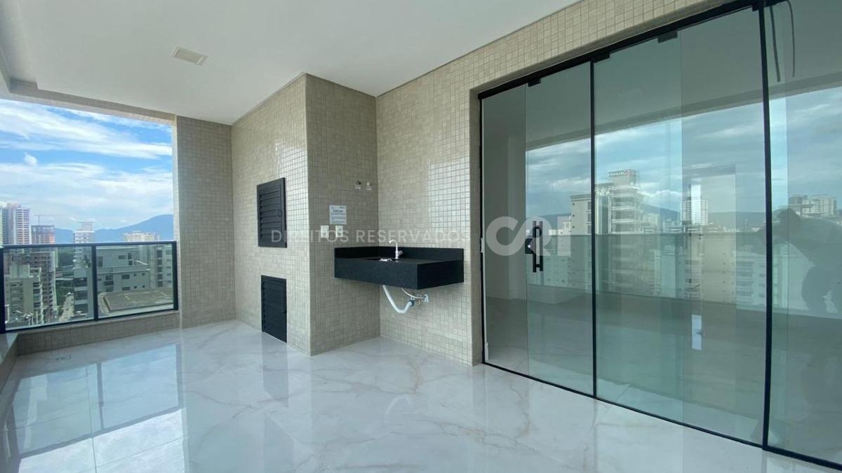 Apartamento com 3 suítes no Greta Palace Residence na Meia Praia em Itapema