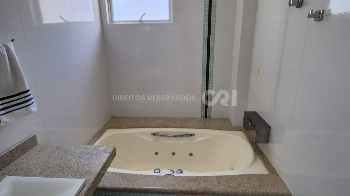 COPA: Apartamento Mobiliado com 3 Suítes no Edifício Solar do Tamarindo no Centro de Balneário Camboriú