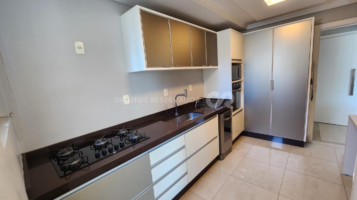 COPA: Apartamento Mobiliado com 3 Suítes no Edifício Solar do Tamarindo no Centro de Balneário Camboriú