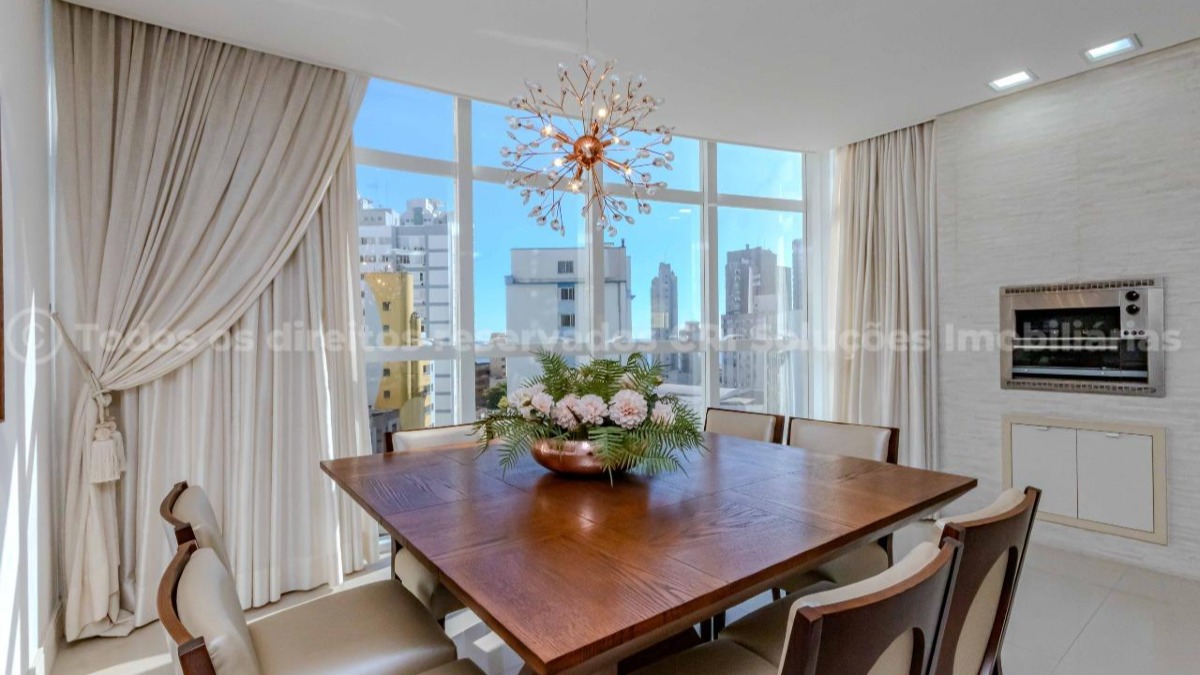Apartamento com 3 suítes no Spazio Bianco no Centro em Balneário Camboriú
