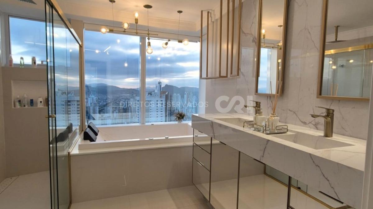 Apartamento com 4 Suítes no One Tower na Barra Sul, Balneário Camboriú