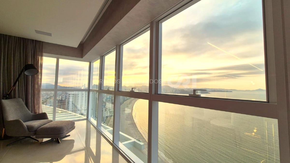 Apartamento com 4 Suítes no One Tower na Barra Sul, Balneário Camboriú