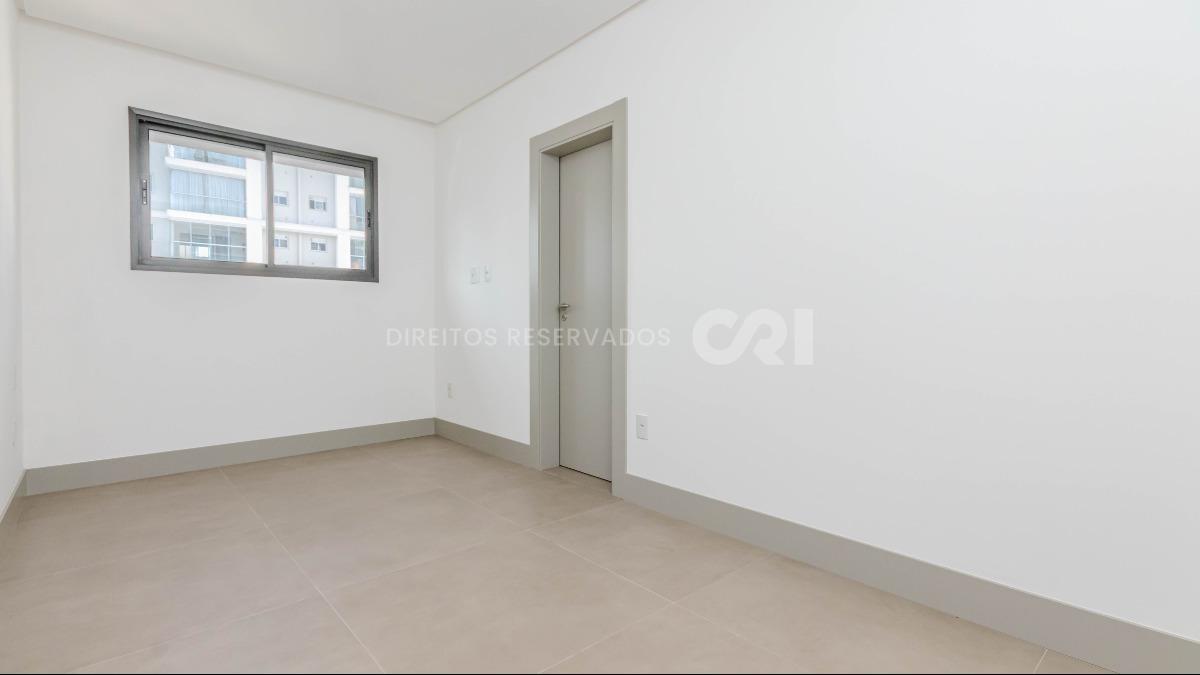 Apartamento com 4 suítes no Empire Residence no Pioneiros em Balneário Camboriú