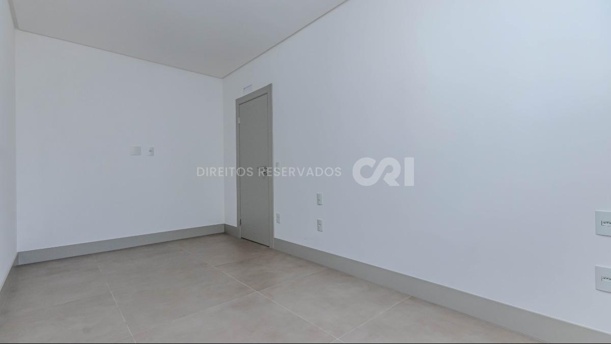 Apartamento com 4 suítes no Empire Residence no Pioneiros em Balneário Camboriú