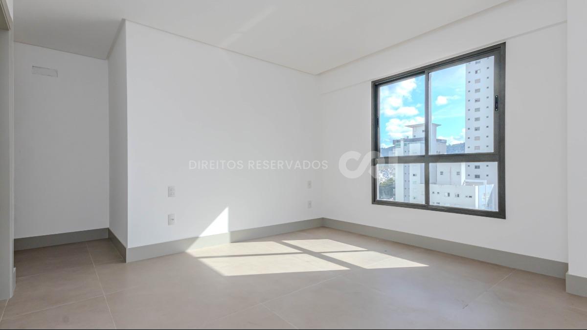 Apartamento com 4 suítes no Empire Residence no Pioneiros em Balneário Camboriú