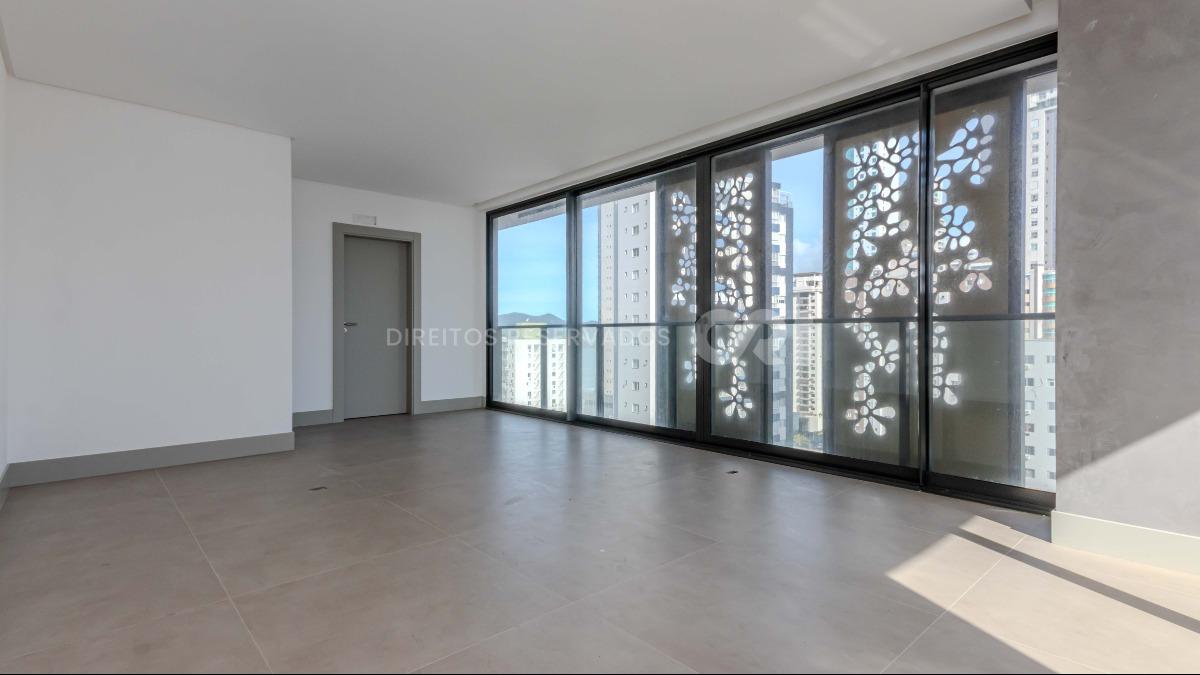 Apartamento com 4 suítes no Empire Residence no Pioneiros em Balneário Camboriú
