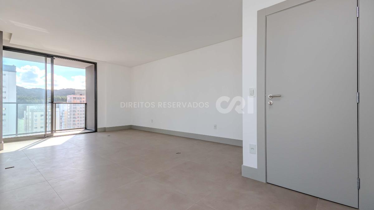 Apartamento com 4 suítes no Empire Residence no Pioneiros em Balneário Camboriú