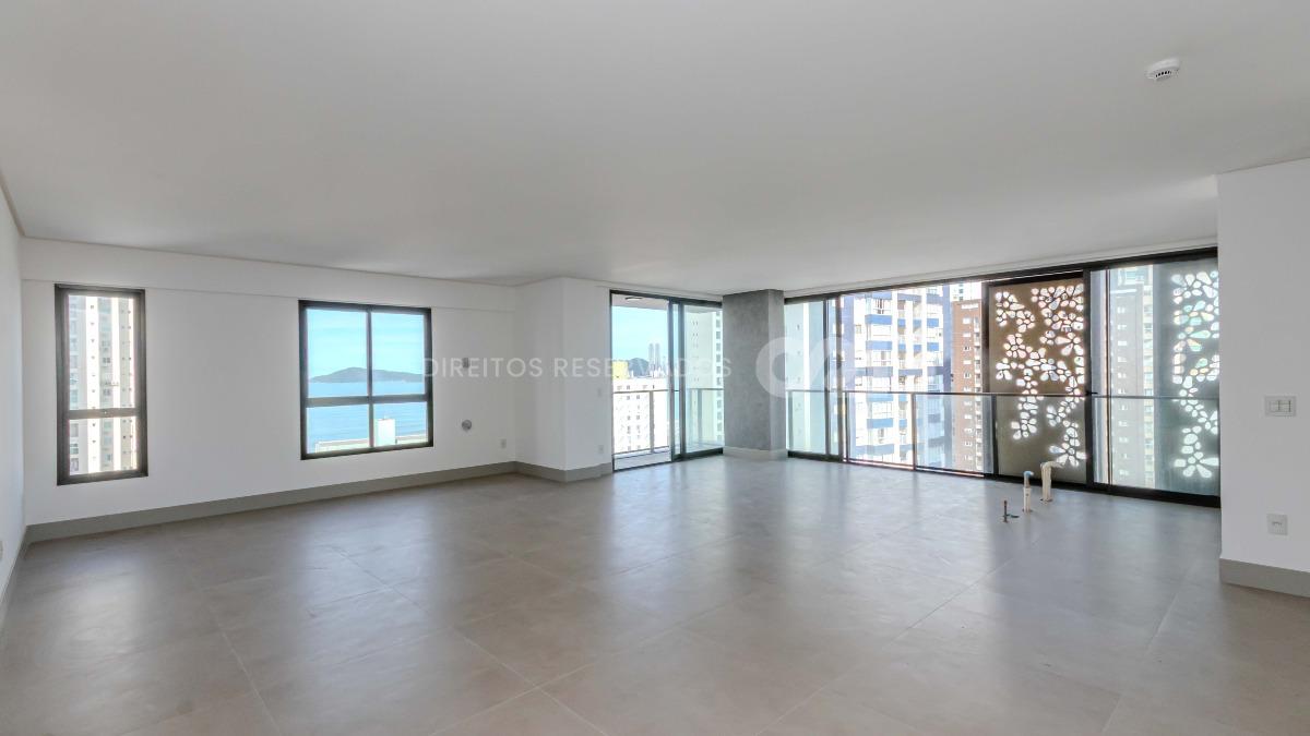 Apartamento com 4 suítes no Empire Residence no Pioneiros em Balneário Camboriú