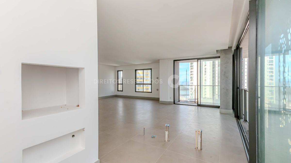 Apartamento com 4 suítes no Empire Residence no Pioneiros em Balneário Camboriú