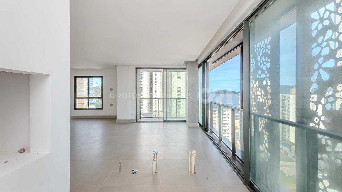 Apartamento com 4 suítes no Empire Residence no Pioneiros em Balneário Camboriú