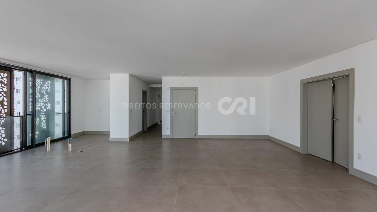 Apartamento com 4 suítes no Empire Residence no Pioneiros em Balneário Camboriú