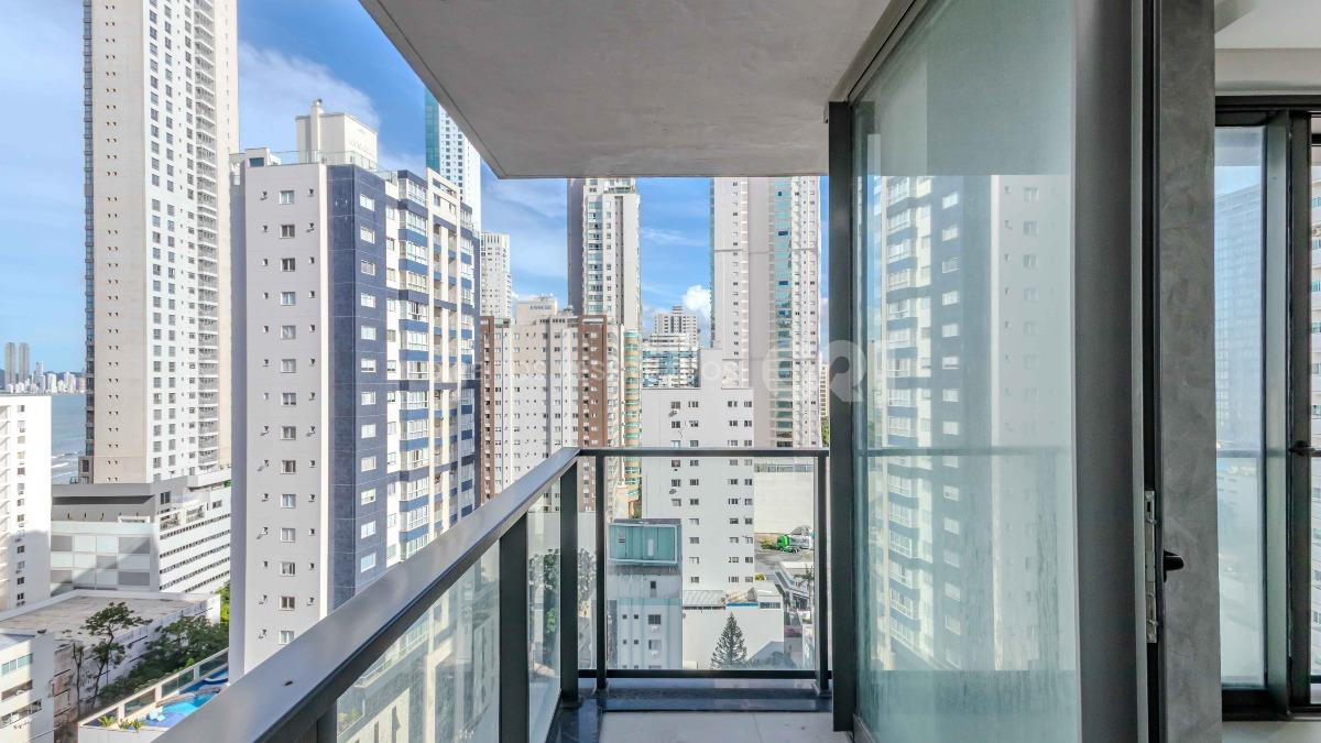 Apartamento com 4 suítes no Empire Residence no Pioneiros em Balneário Camboriú