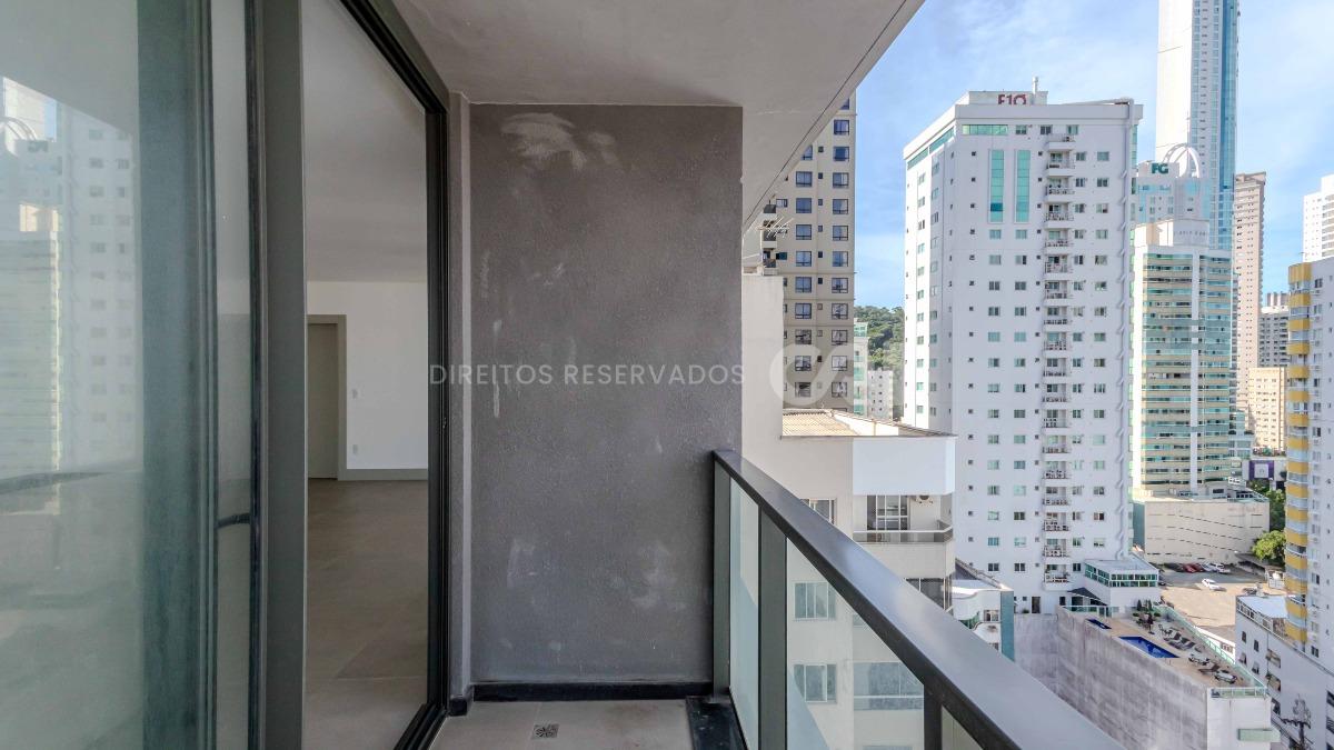 Apartamento com 4 suítes no Empire Residence no Pioneiros em Balneário Camboriú