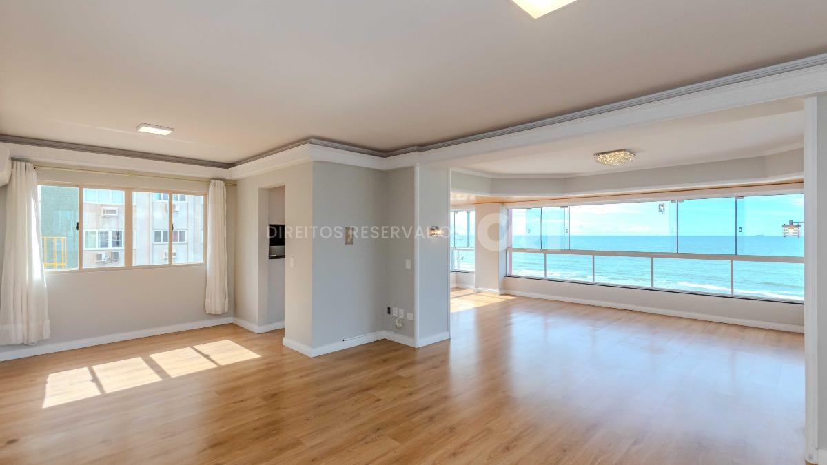 Apartamento com 3 suítes no Edifício Comendador Pietro Zanella Centro Balneário Camboriú