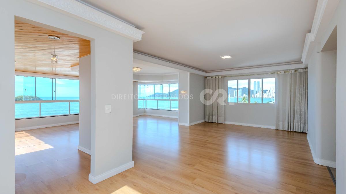 Apartamento com 3 suítes no Edifício Comendador Pietro Zanella Centro Balneário Camboriú