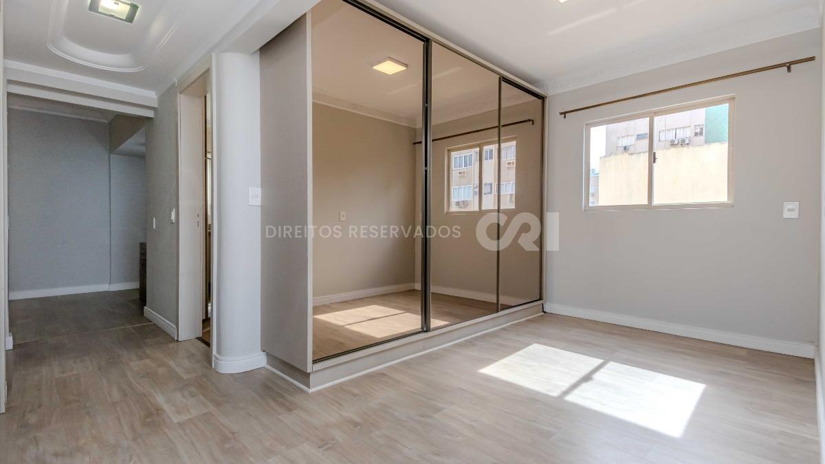 Apartamento com 3 suítes no Edifício Comendador Pietro Zanella Centro Balneário Camboriú