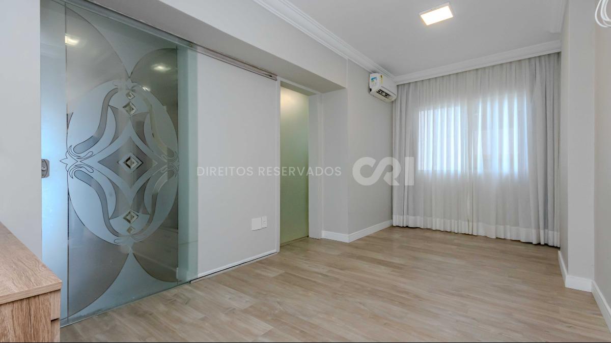 Apartamento com 3 suítes no Edifício Comendador Pietro Zanella Centro Balneário Camboriú